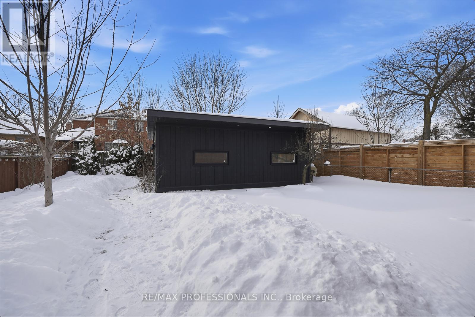 18 Treeview Drive, Toronto, Ontario  M8W 4B9 - Photo 44 - W12737740