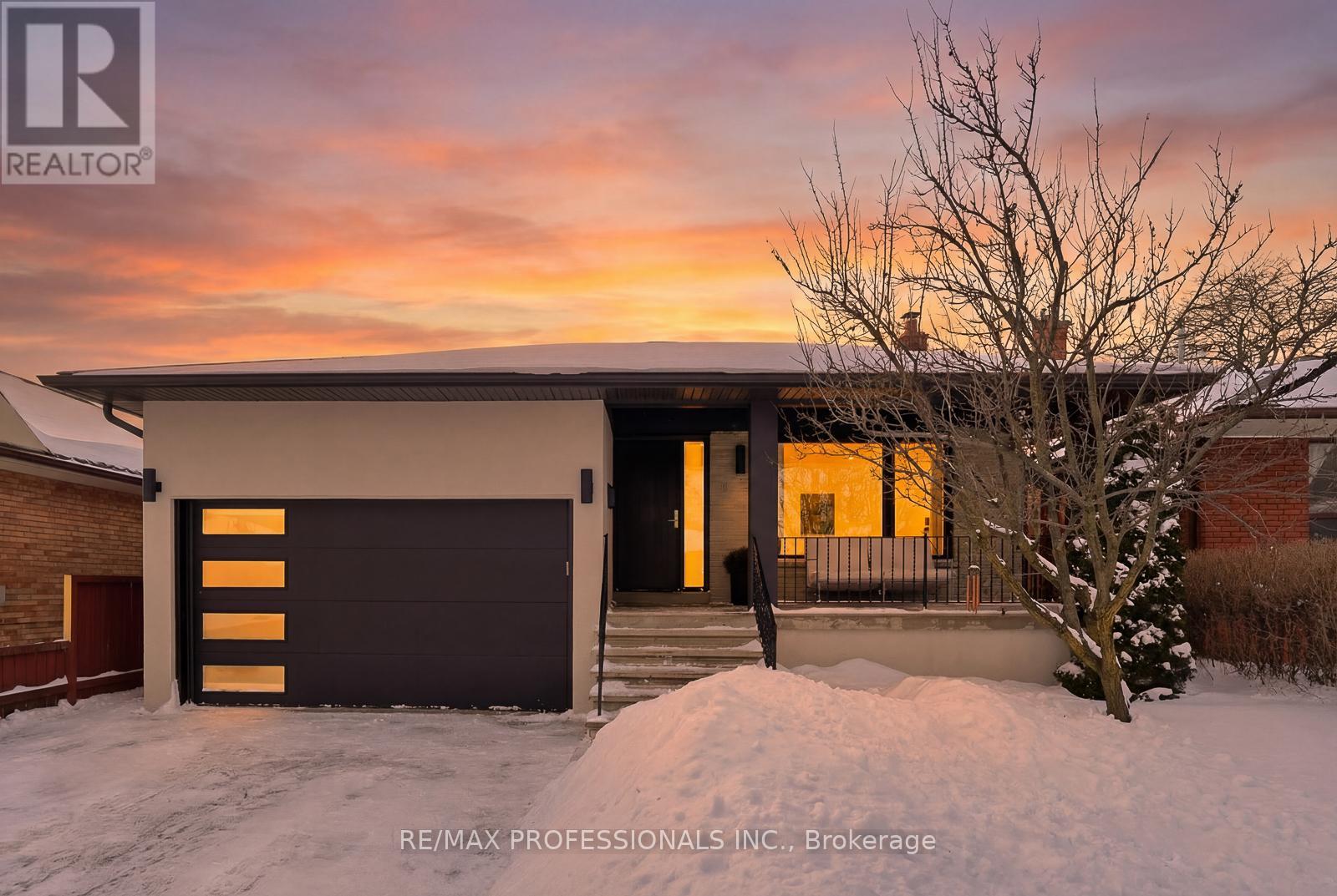 18 Treeview Drive, Toronto, Ontario  M8W 4B9 - Photo 46 - W12737740