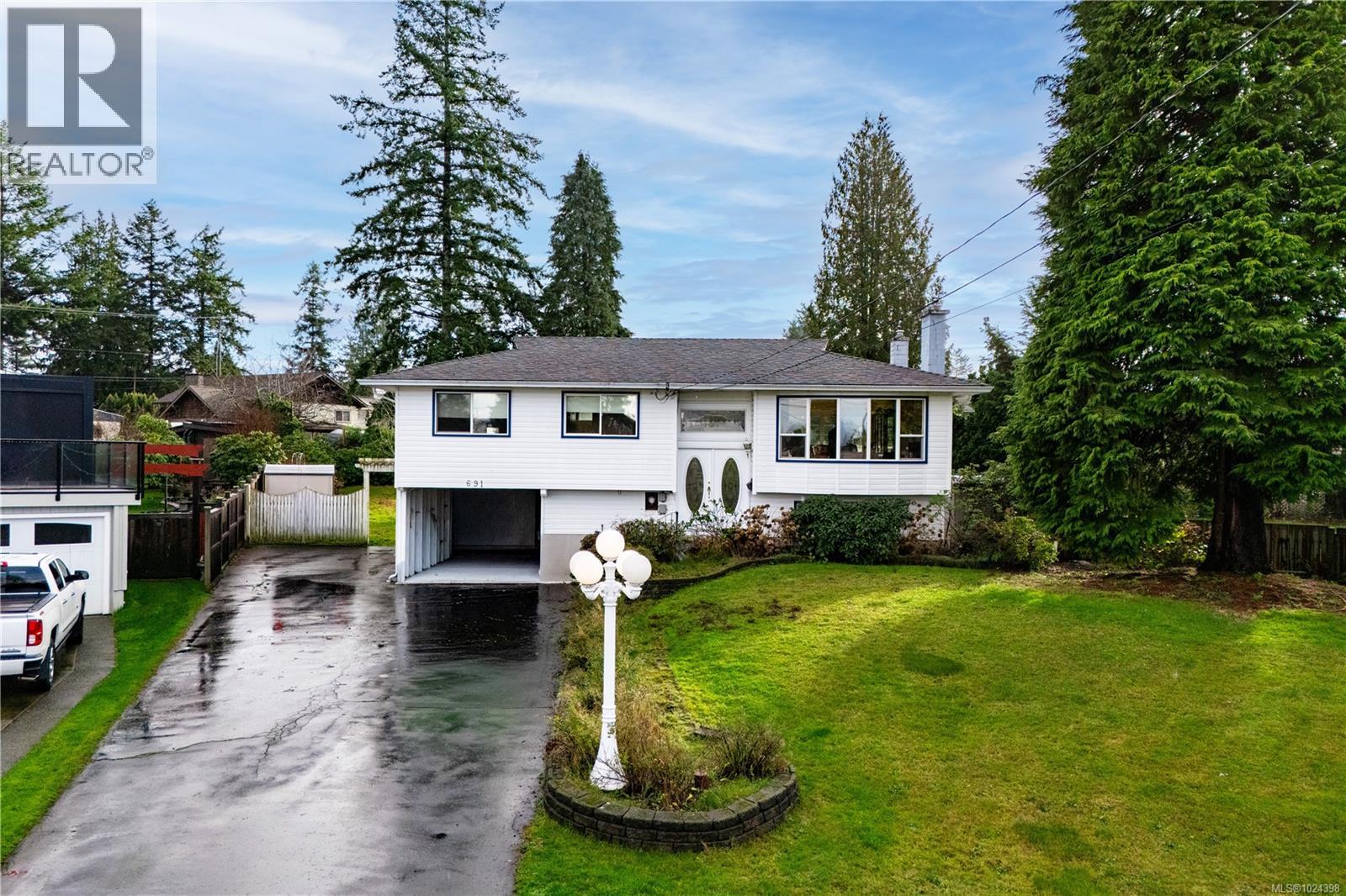 691 Victoria Cres, Campbell River, British Columbia  V9W 3Y3 - Photo 1 - 1024398