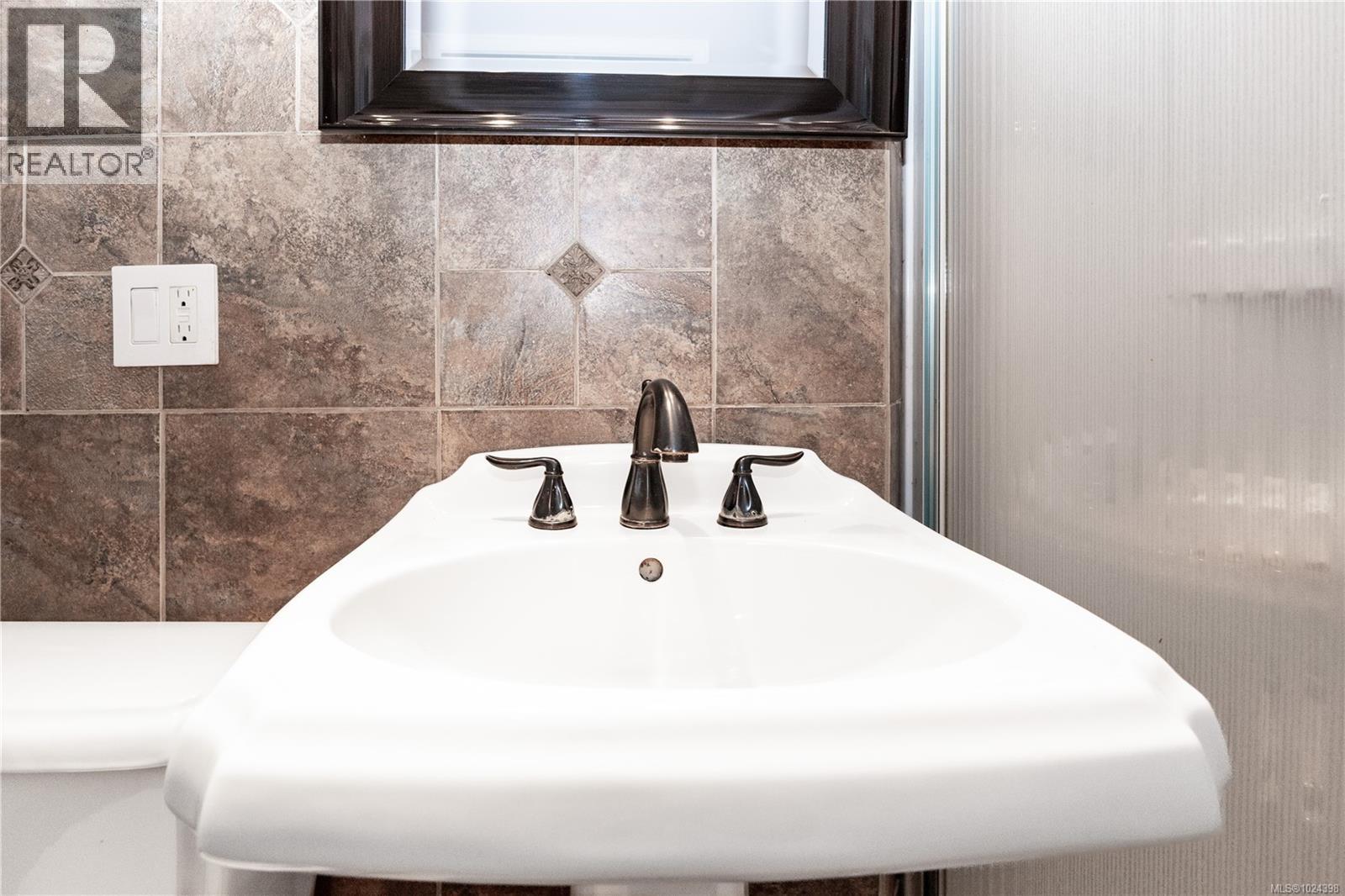 691 Victoria Cres, Campbell River, British Columbia  V9W 3Y3 - Photo 33 - 1024398