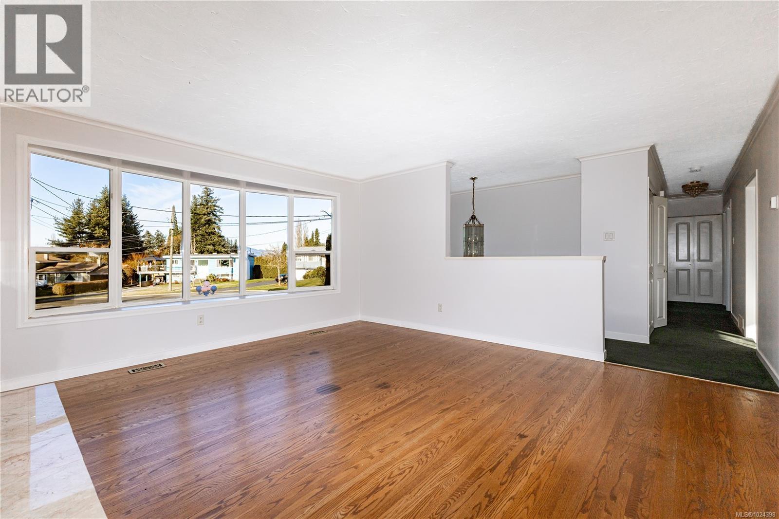 691 Victoria Cres, Campbell River, British Columbia  V9W 3Y3 - Photo 4 - 1024398