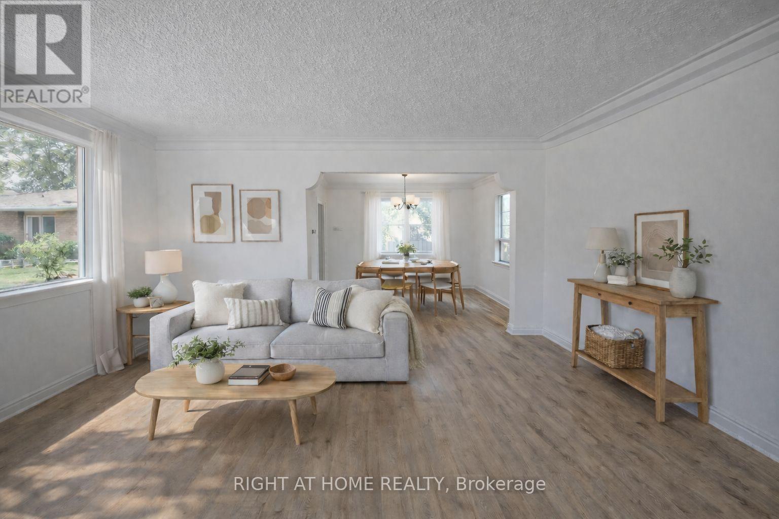 70 Bunnell Crescent, Toronto, Ontario  M3M 2C1 - Photo 3 - W12735036