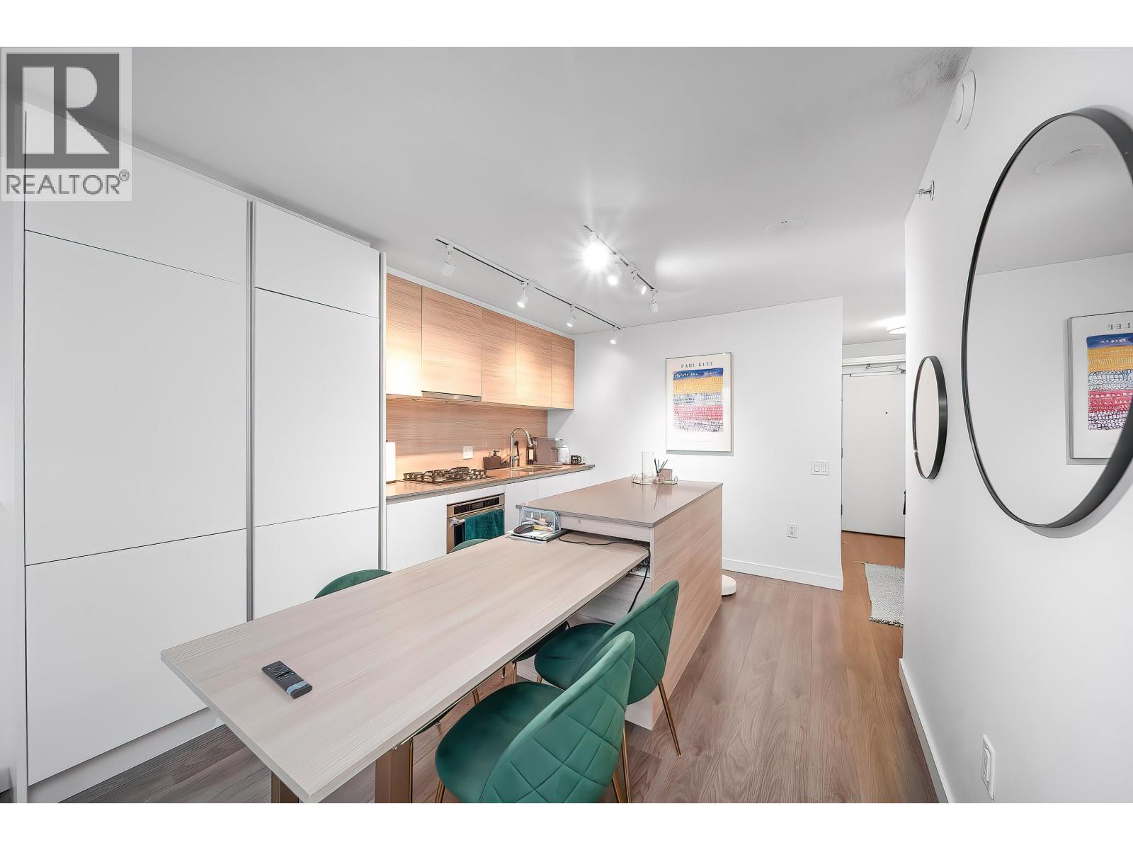 710 988 Quayside Drive, New Westminster, British Columbia  V3M 0L5 - Photo 3 - R3084277