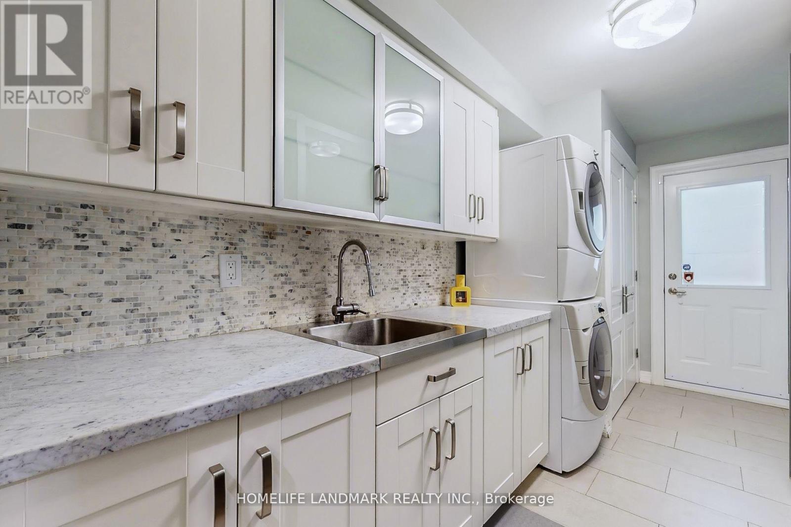 30 Bobwhite Crescent, Toronto, Ontario  M2L 2E1 - Photo 17 - C12737752