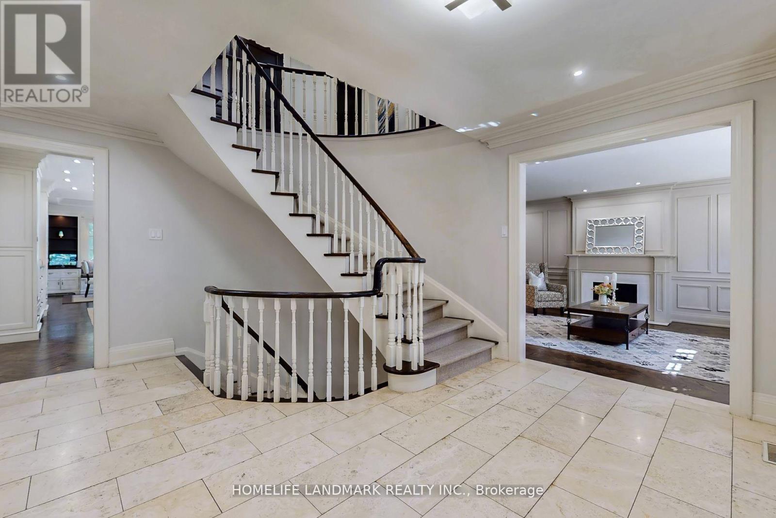 30 Bobwhite Crescent, Toronto, Ontario  M2L 2E1 - Photo 18 - C12737752