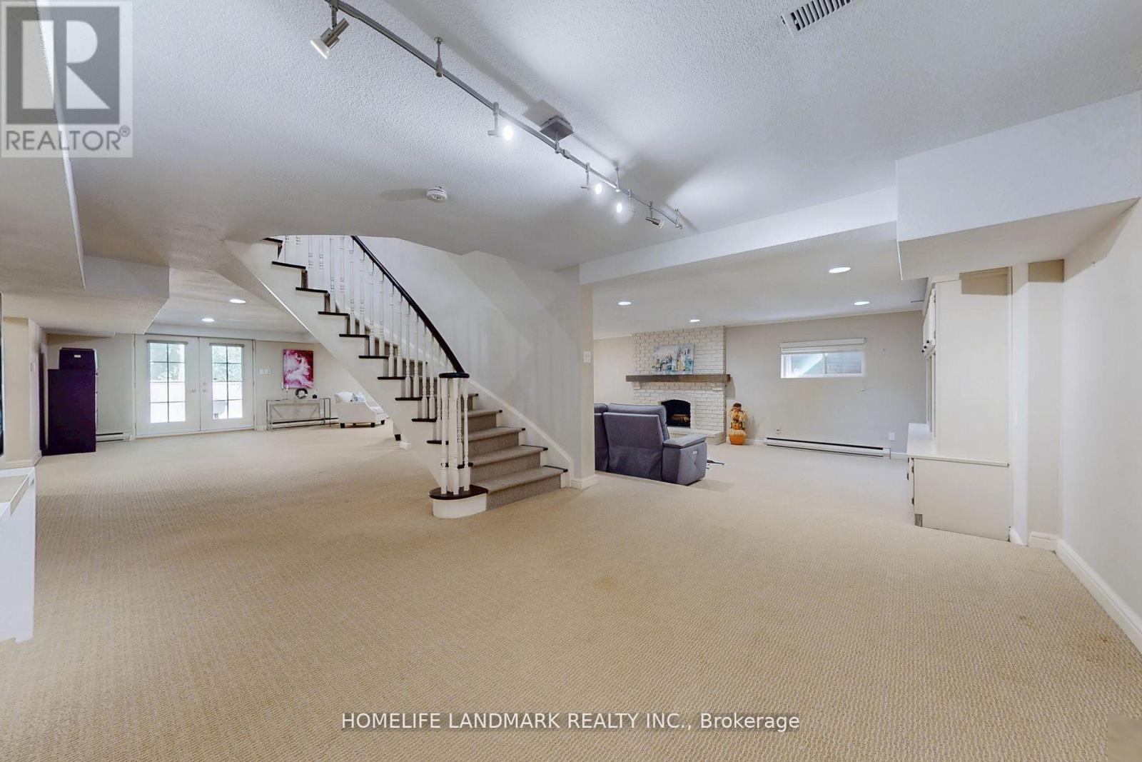 30 Bobwhite Crescent, Toronto, Ontario  M2L 2E1 - Photo 38 - C12737752