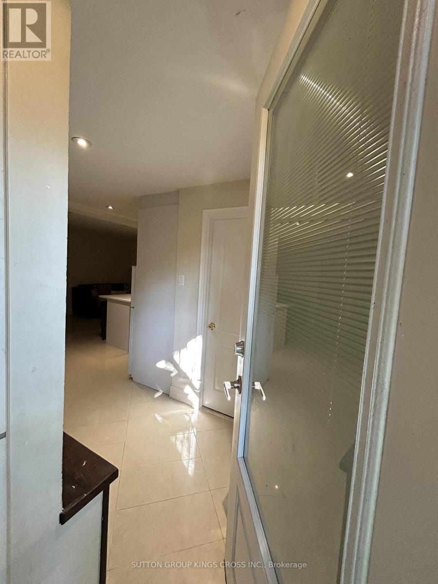 Lower 2 - 20 Hazelglen Avenue, Toronto, Ontario  M2R 1R7 - Photo 14 - C12737762