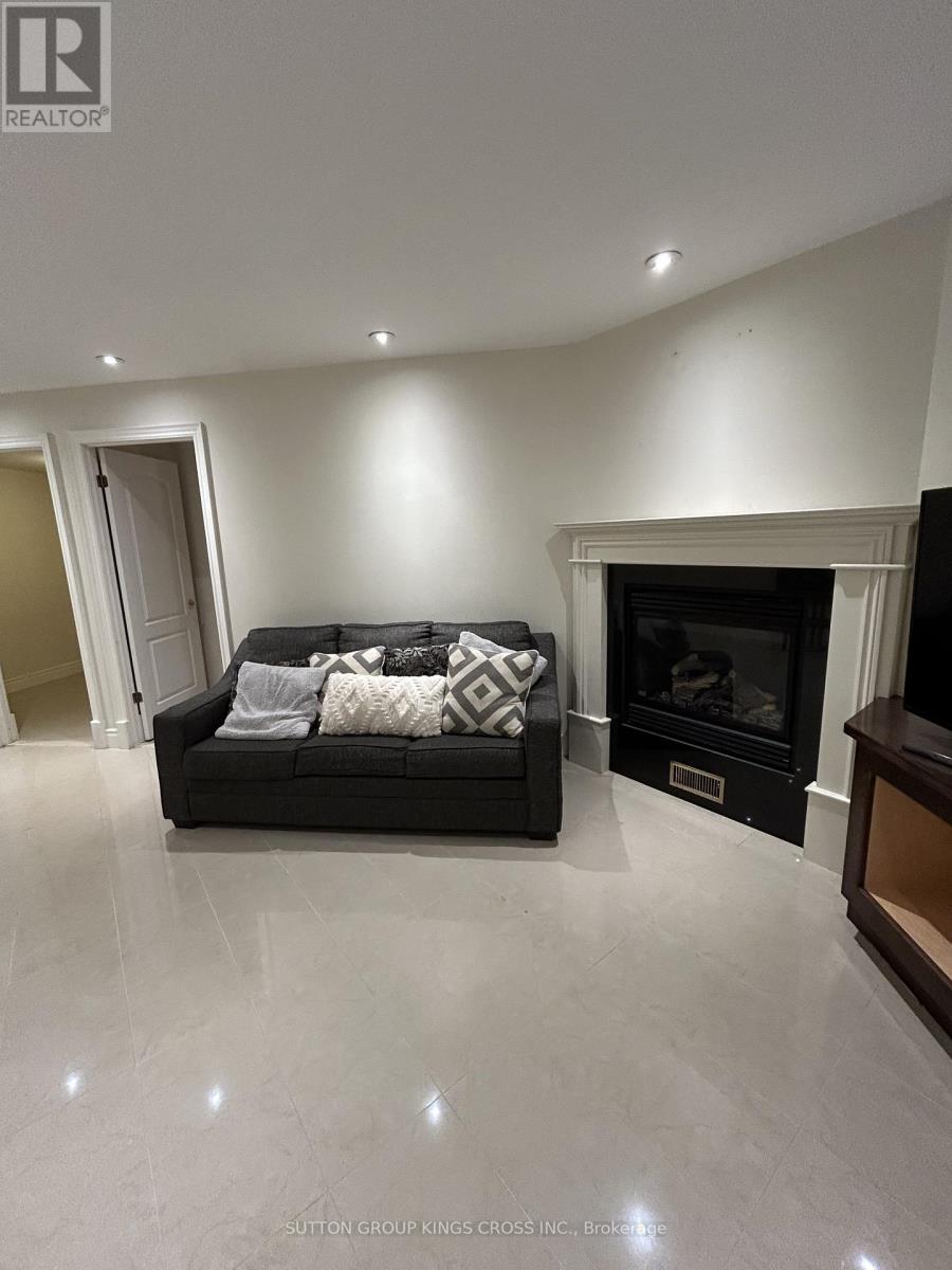 Lower 2 - 20 Hazelglen Avenue, Toronto, Ontario  M2R 1R7 - Photo 6 - C12737762