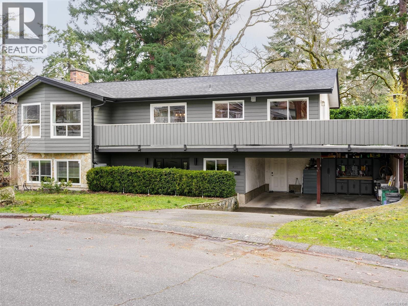 1091 Baldwin Pl, Saanich, British Columbia