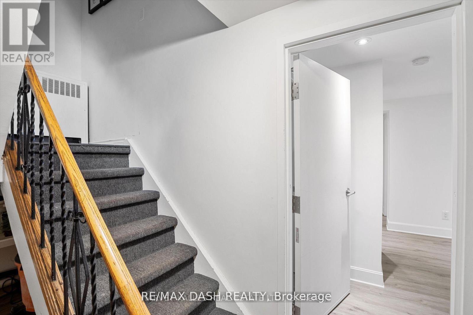 1 - 263 Boston Avenue, Toronto, Ontario  M4M 2V4 - Photo 4 - E12737758