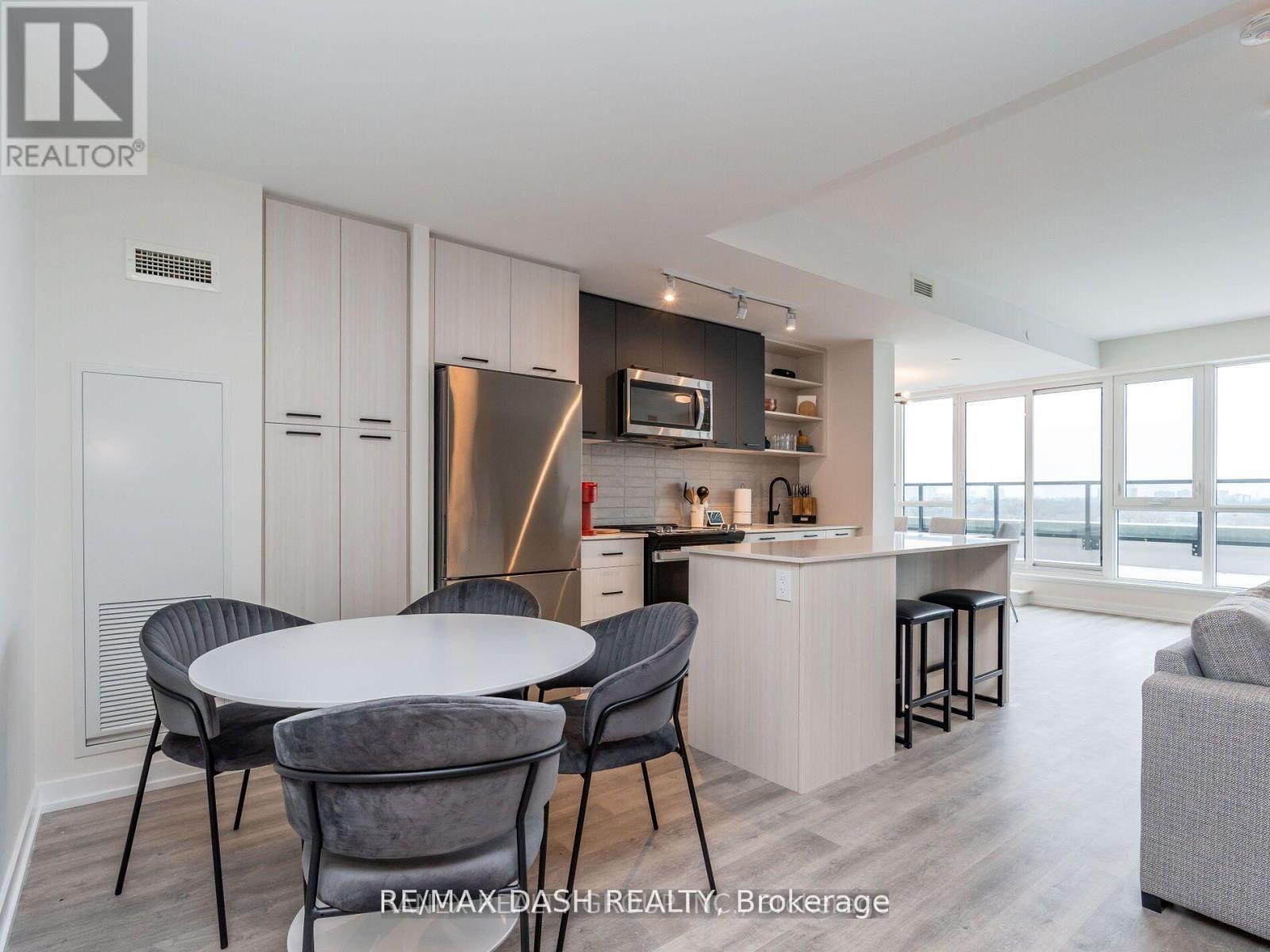 723 - 2300 St. Clair Avenue W, Toronto, Ontario  M6N 1K8 - Photo 12 - W12737756