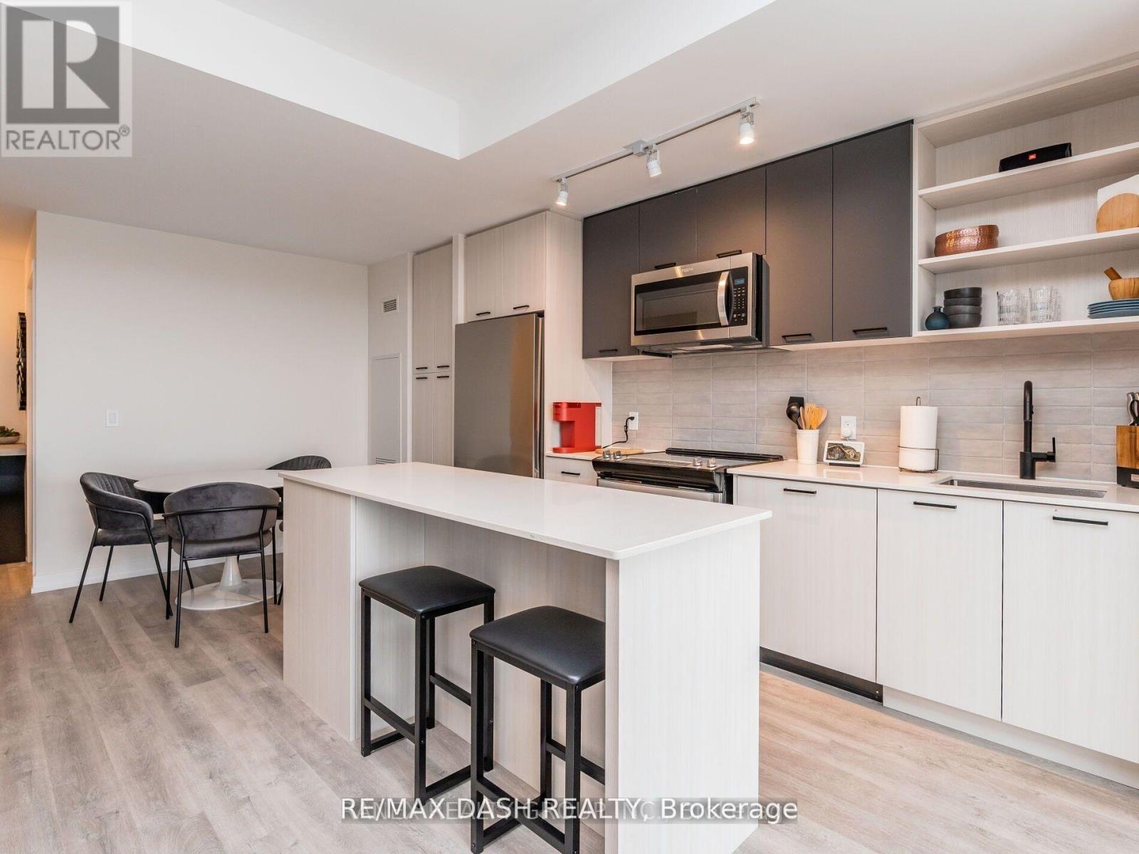 723 - 2300 St. Clair Avenue W, Toronto, Ontario  M6N 1K8 - Photo 15 - W12737756