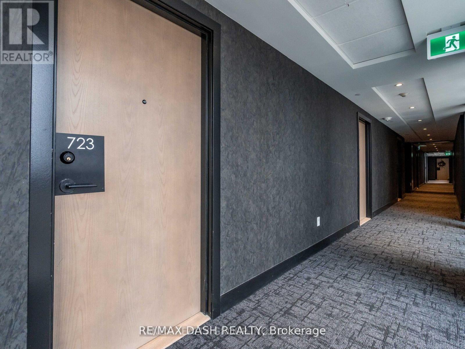 723 - 2300 St. Clair Avenue W, Toronto, Ontario  M6N 1K8 - Photo 2 - W12737756