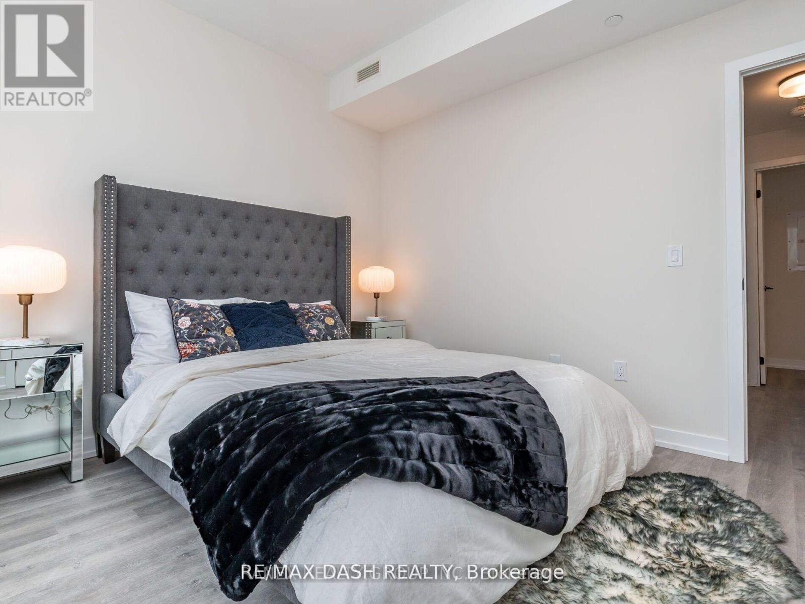 723 - 2300 St. Clair Avenue W, Toronto, Ontario  M6N 1K8 - Photo 24 - W12737756