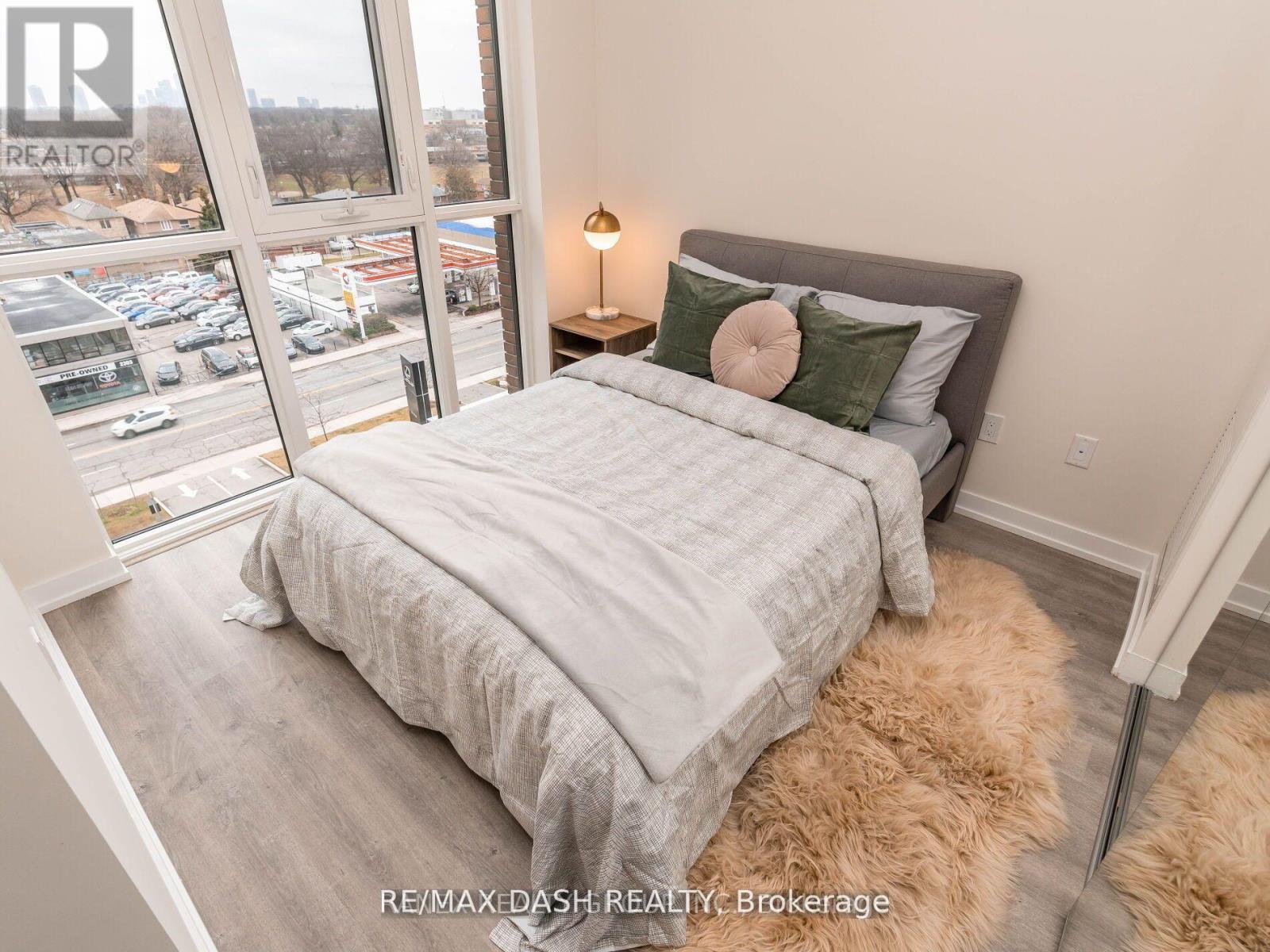 723 - 2300 St. Clair Avenue W, Toronto, Ontario  M6N 1K8 - Photo 29 - W12737756