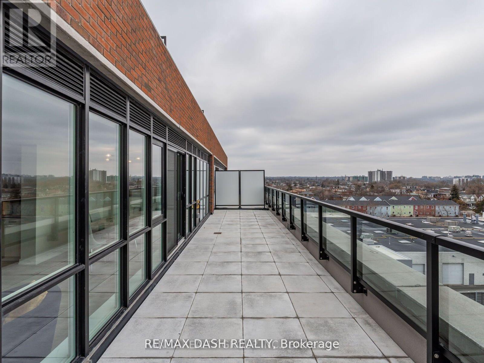 723 - 2300 St. Clair Avenue W, Toronto, Ontario  M6N 1K8 - Photo 36 - W12737756