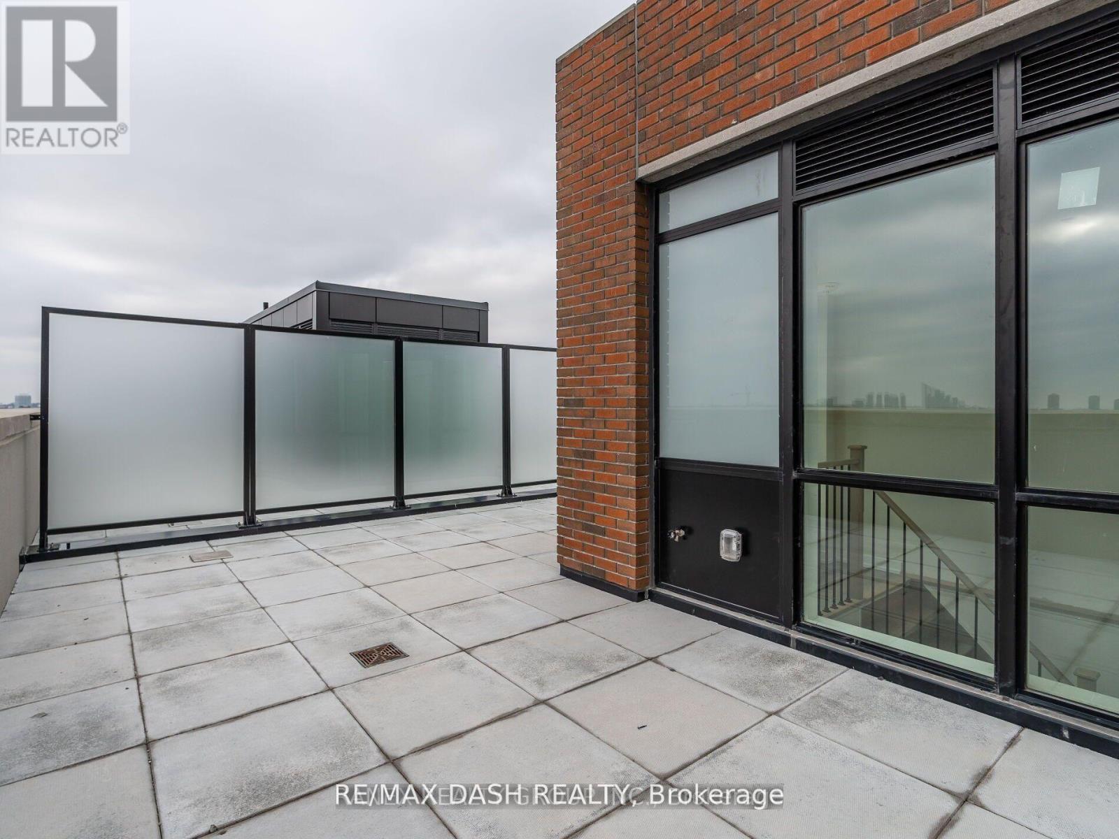 723 - 2300 St. Clair Avenue W, Toronto, Ontario  M6N 1K8 - Photo 38 - W12737756