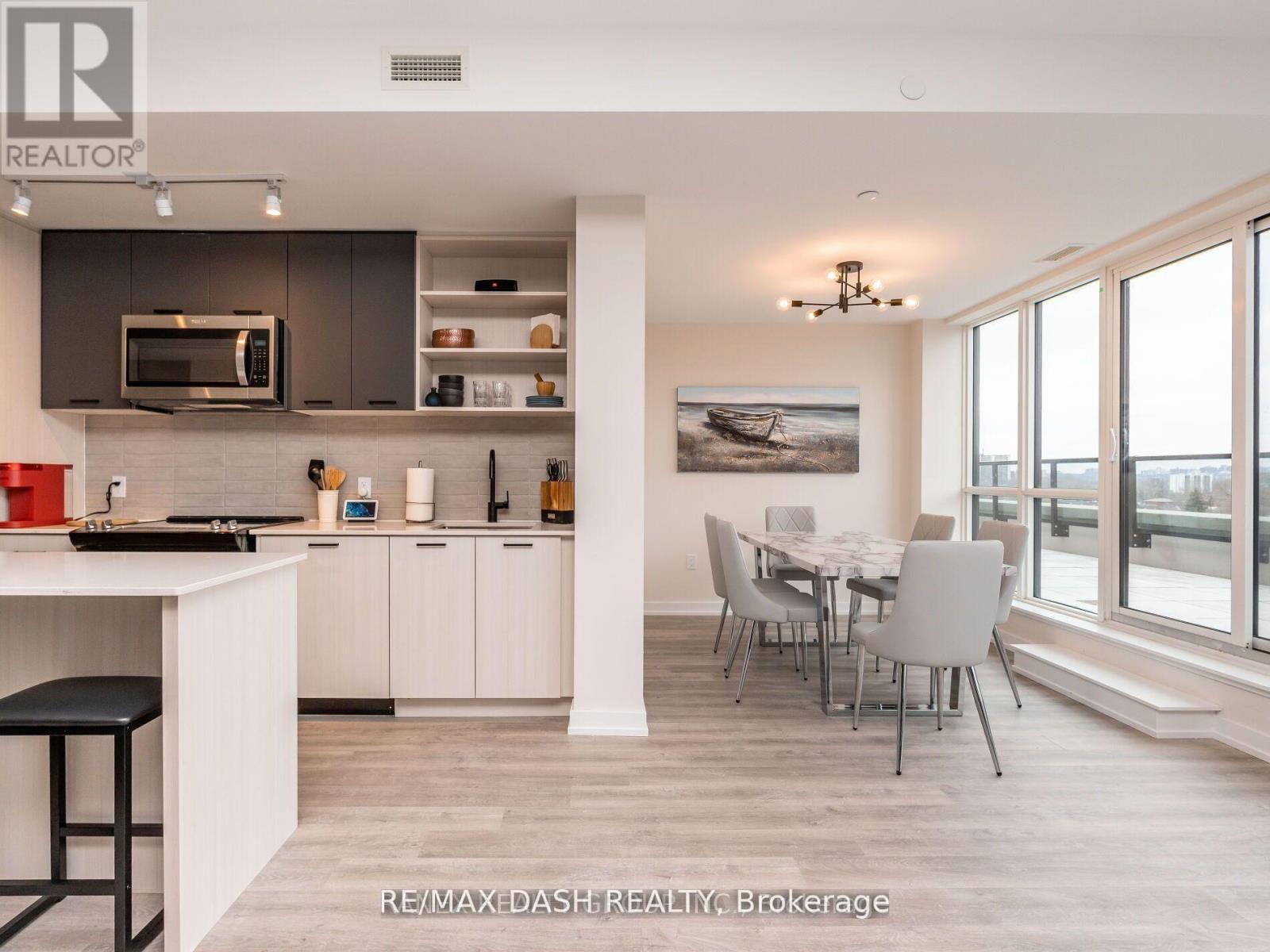 723 - 2300 St. Clair Avenue W, Toronto, Ontario  M6N 1K8 - Photo 4 - W12737756