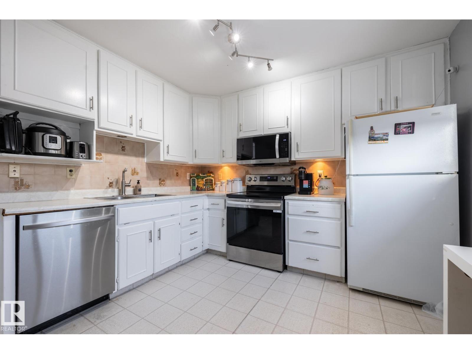 1346 Lakewood Rd W Nw, Edmonton, Alberta  T6K 3P2 - Photo 6 - E4471368