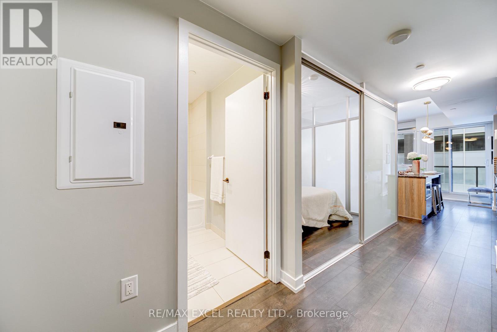 1705 - 426 University Avenue, Toronto, Ontario M5G 1S9 - Photo 10 - C12737772