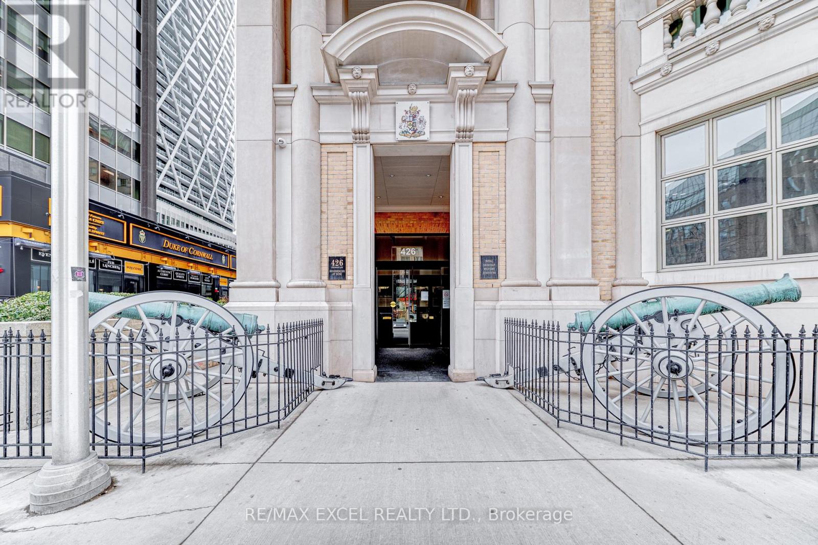 1705 - 426 University Avenue, Toronto, Ontario M5G 1S9 - Photo 4 - C12737772