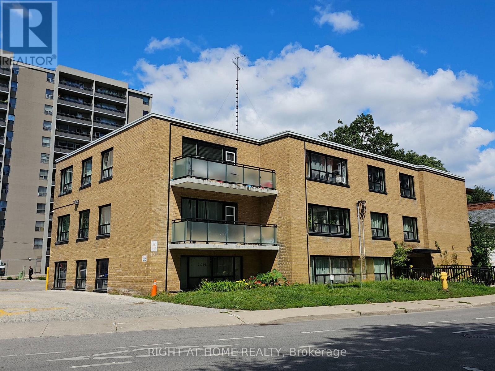 210 - 20 Cosburn Avenue, Toronto, Ontario  M4K 2E7 - Photo 2 - E12737782