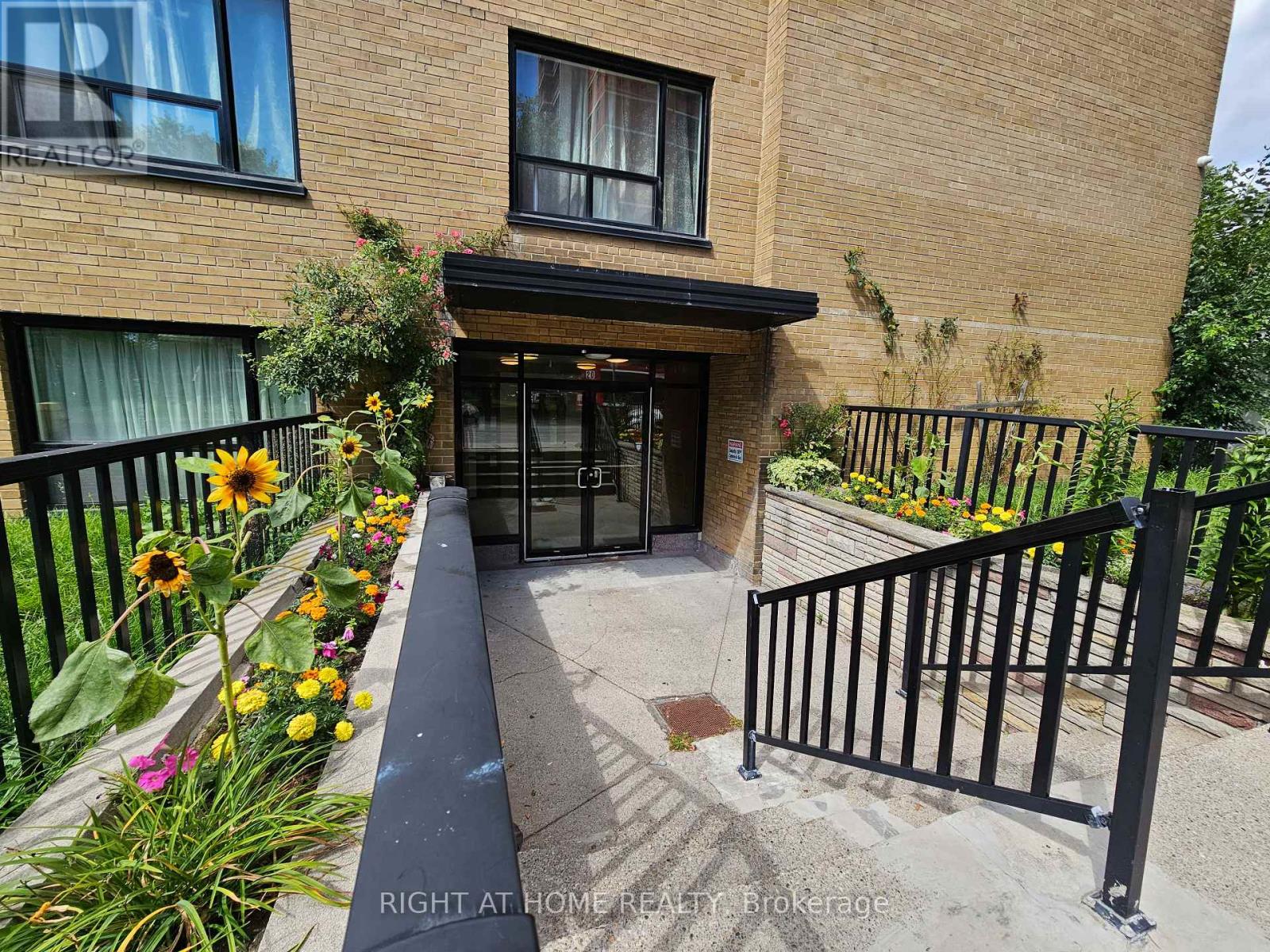 210 - 20 Cosburn Avenue, Toronto, Ontario  M4K 2E7 - Photo 6 - E12737782