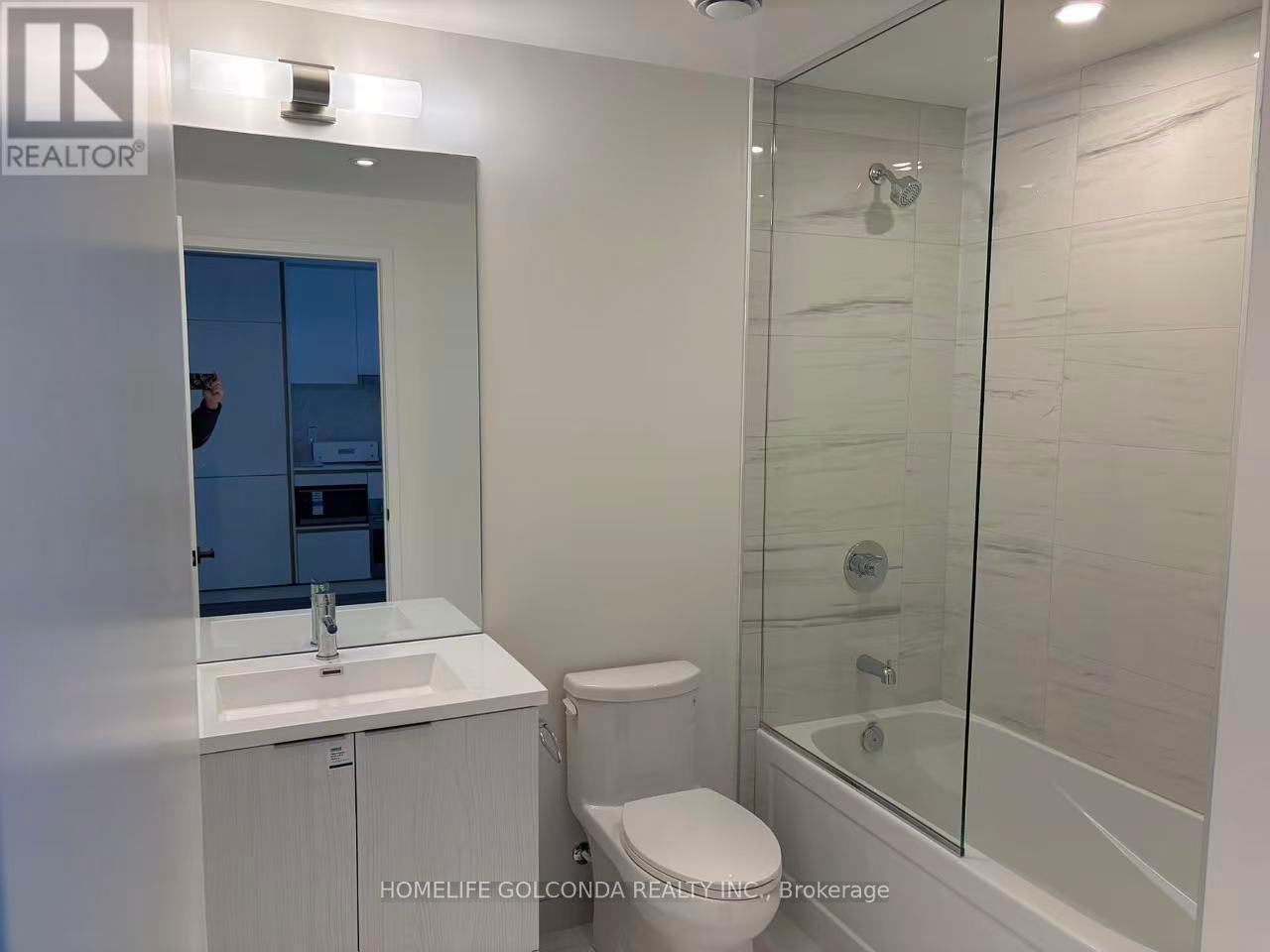 5208 - 8 Interchange Wy, Vaughan, Ontario  L4K 0P8 - Photo 4 - N12737776