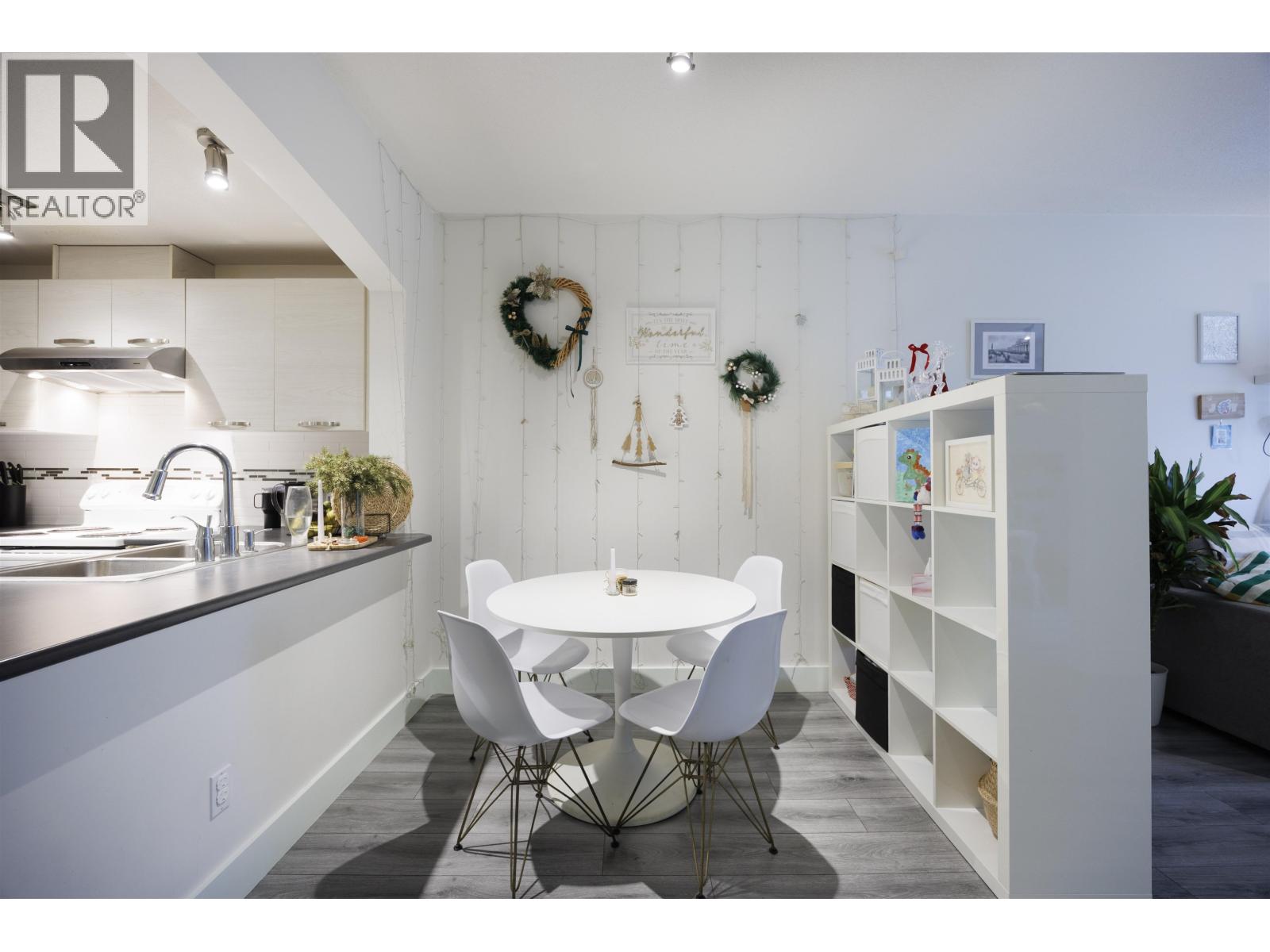 210 7478 Byrne Park Walk, Burnaby, British Columbia  V3N 0B5 - Photo 3 - R3083797