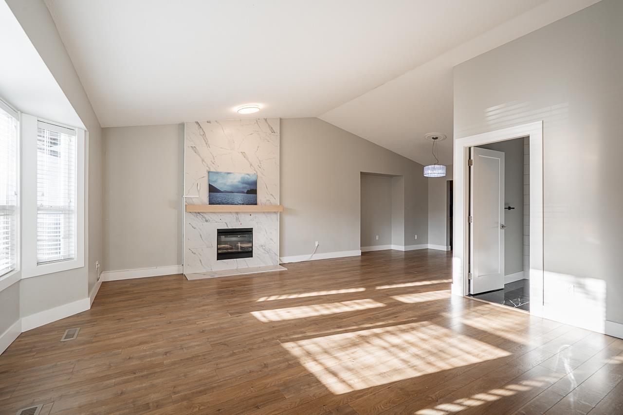 13261 66b Avenue, Surrey, British Columbia  V3W 8P4 - Photo 2 - R3084065