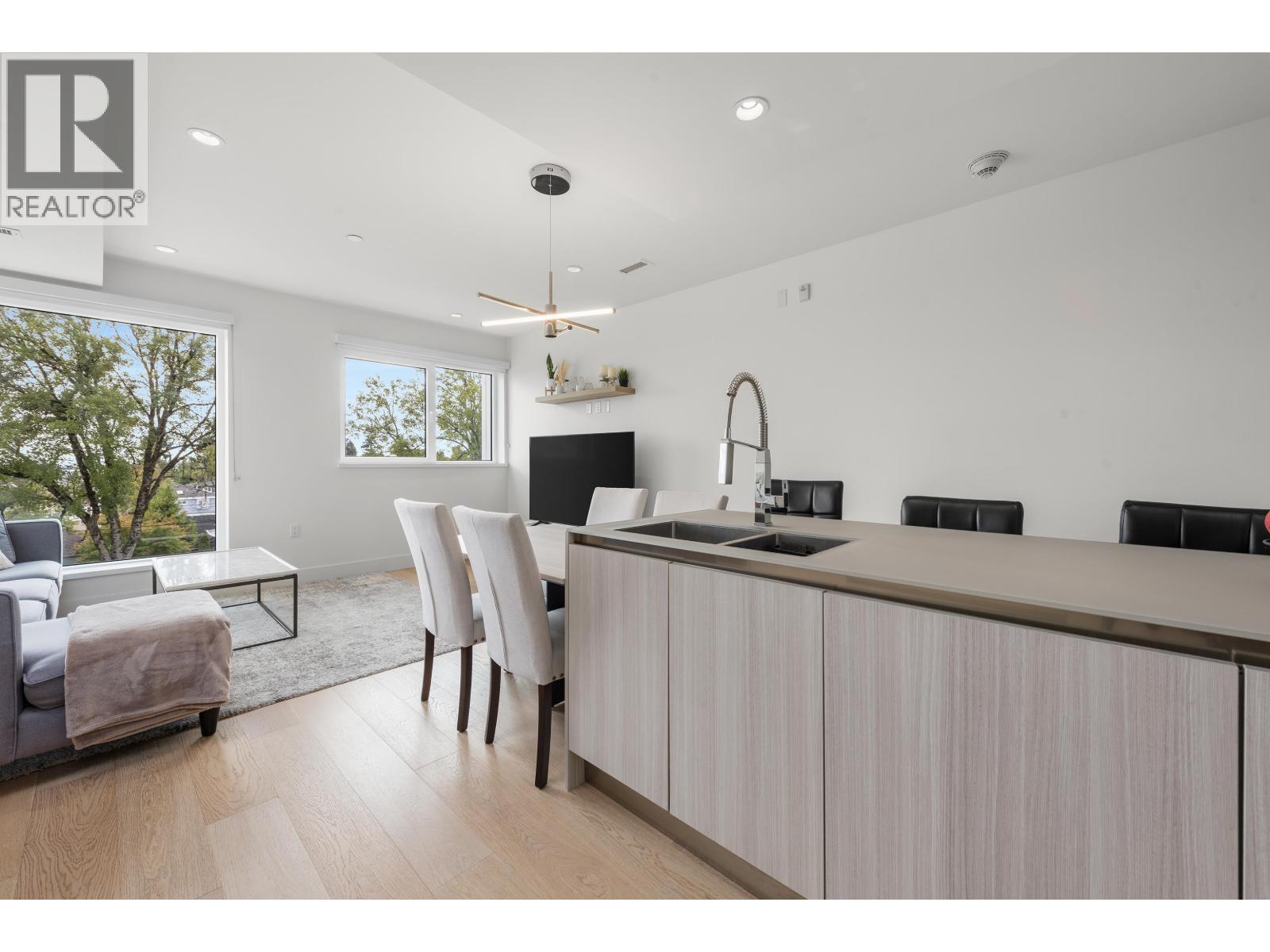 138 W Woodstock Avenue, Vancouver, British Columbia  V5Y 0N1 - Photo 9 - R3083398