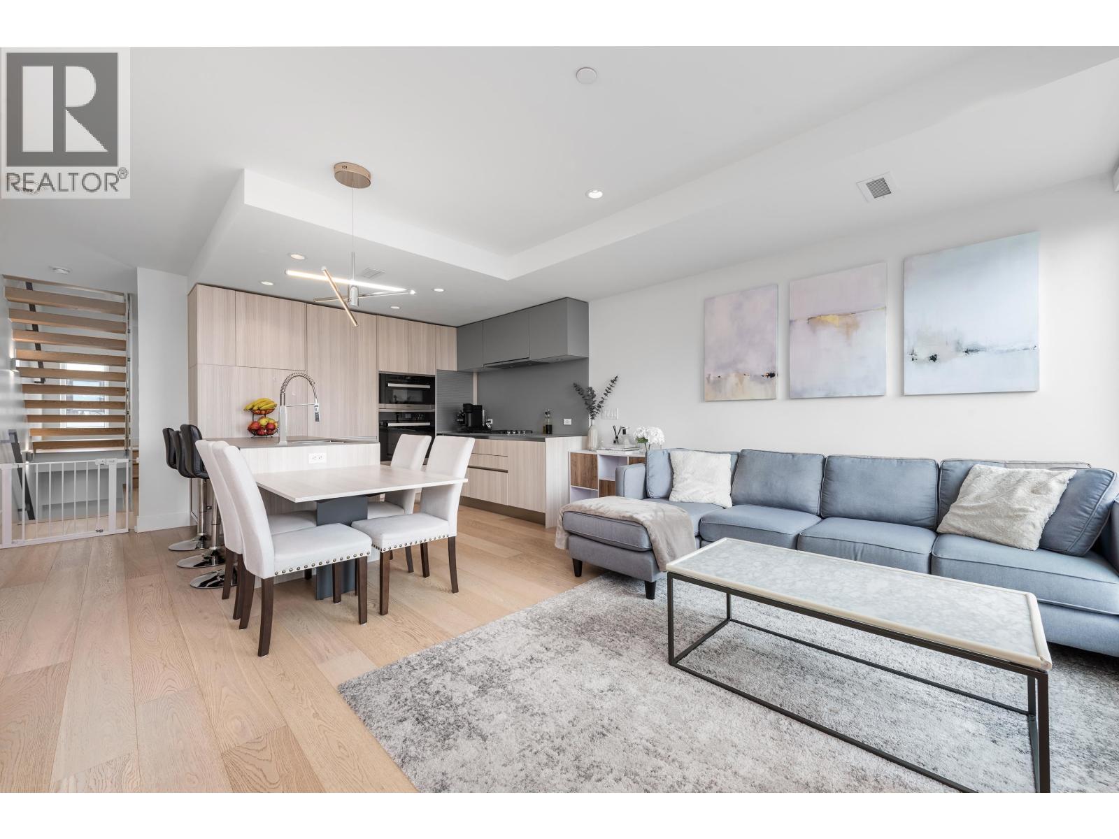 138 W WOODSTOCK AVENUE, Vancouver, British Columbia