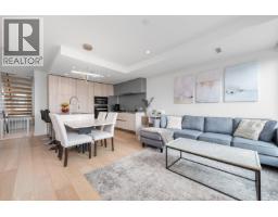 138 W WOODSTOCK AVENUE, Vancouver, British Columbia