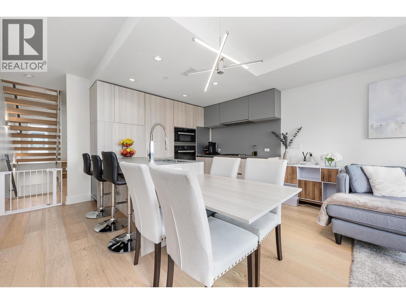 138 W Woodstock Avenue, Vancouver, British Columbia  V5Y 0N1 - Photo 5 - R3083398