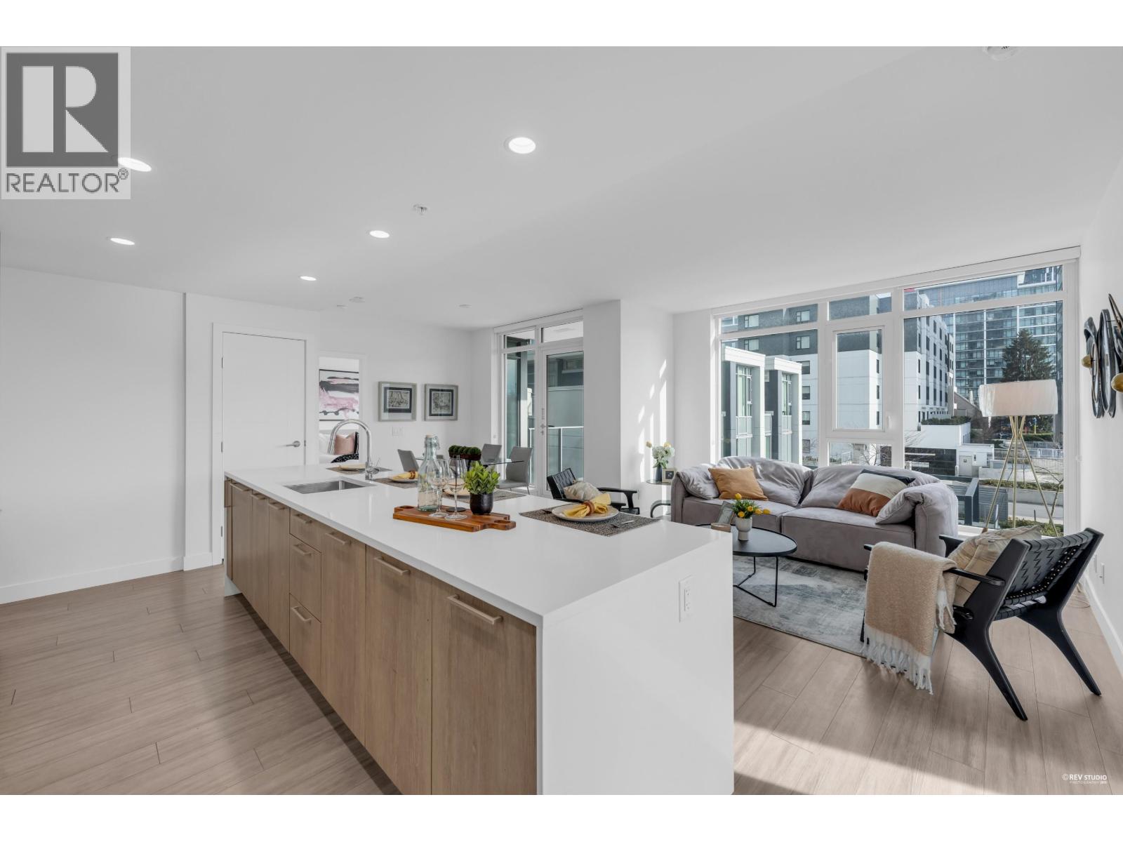 301 6398 Silver Avenue, Burnaby, British Columbia V5H 0K7 - Photo 11 - R3084439