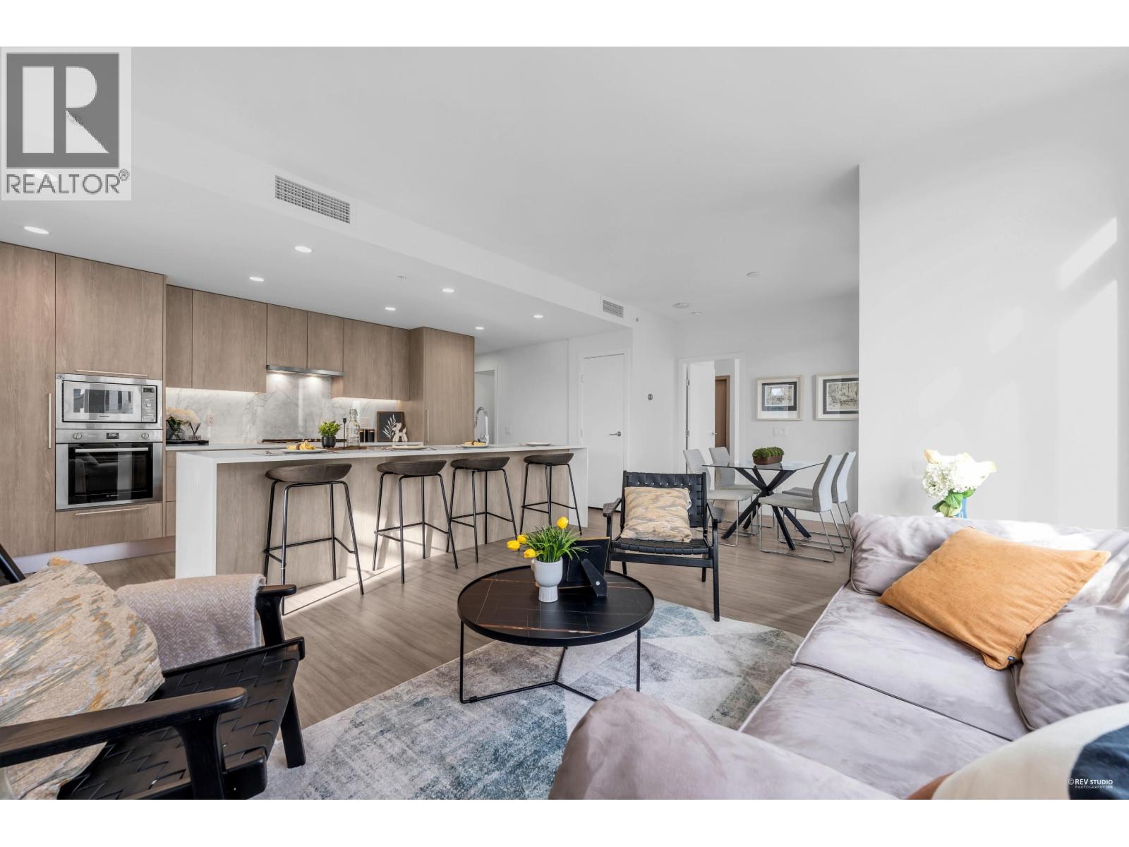 301 6398 Silver Avenue, Burnaby, British Columbia V5H 0K7 - Photo 3 - R3084439