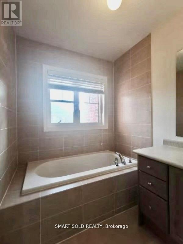 129 Christian Ritter Drive, Markham, Ontario  L6C 0V8 - Photo 7 - N12737826