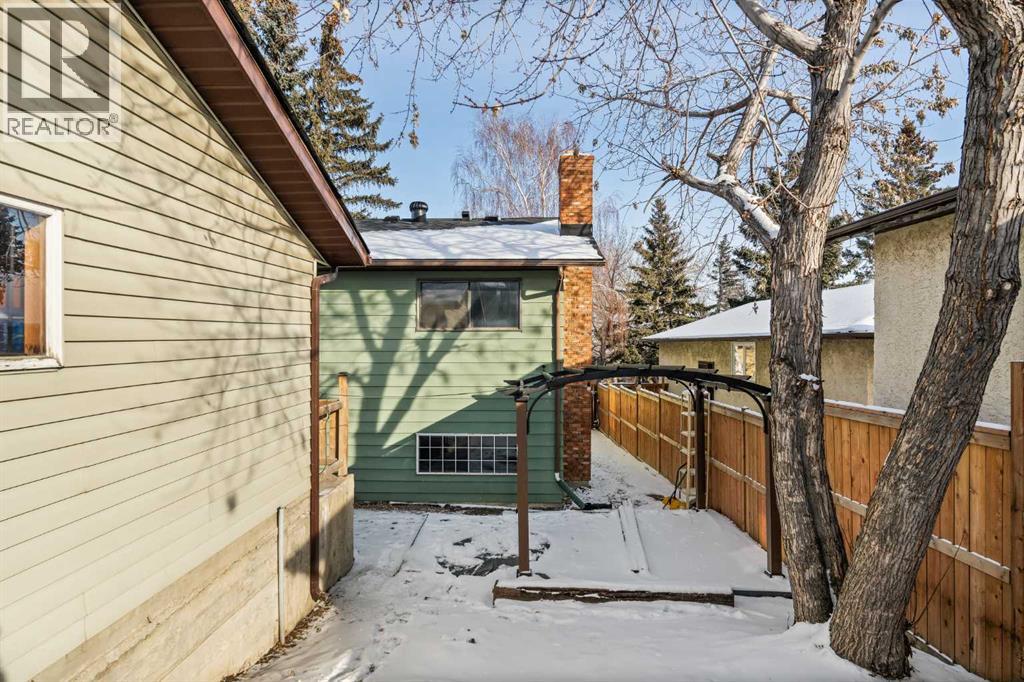 1343 Berkley Drive Nw, Calgary, Alberta  T3K 1T4 - Photo 41 - A2281545