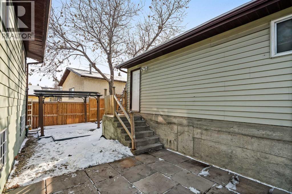 1343 Berkley Drive Nw, Calgary, Alberta  T3K 1T4 - Photo 37 - A2281545