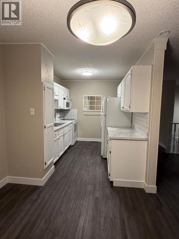 221 Ross Haven Drive, Fort Mcmurray, Alberta  T9H 3P1 - Photo 11 - A2282507