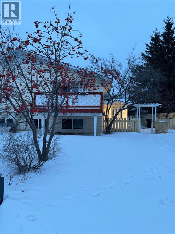 221 Ross Haven Drive, Fort Mcmurray, Alberta  T9H 3P1 - Photo 2 - A2282507