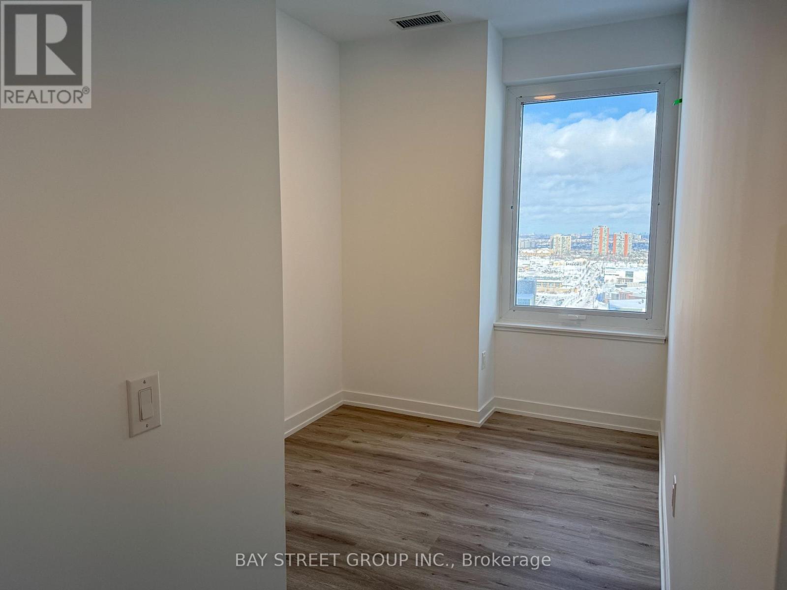 1504 - 395 Square One Drive, Mississauga, Ontario  L5B 0P6 - Photo 10 - W12737856