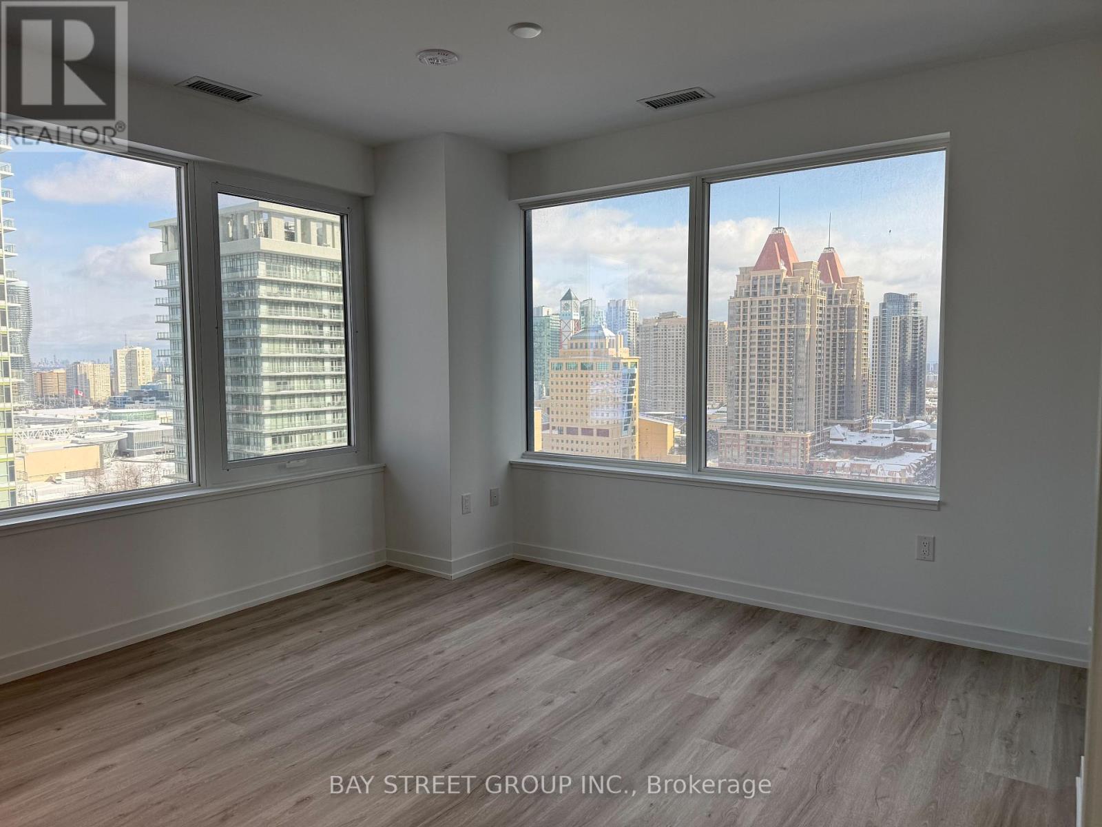 1504 - 395 Square One Drive, Mississauga, Ontario  L5B 0P6 - Photo 7 - W12737856