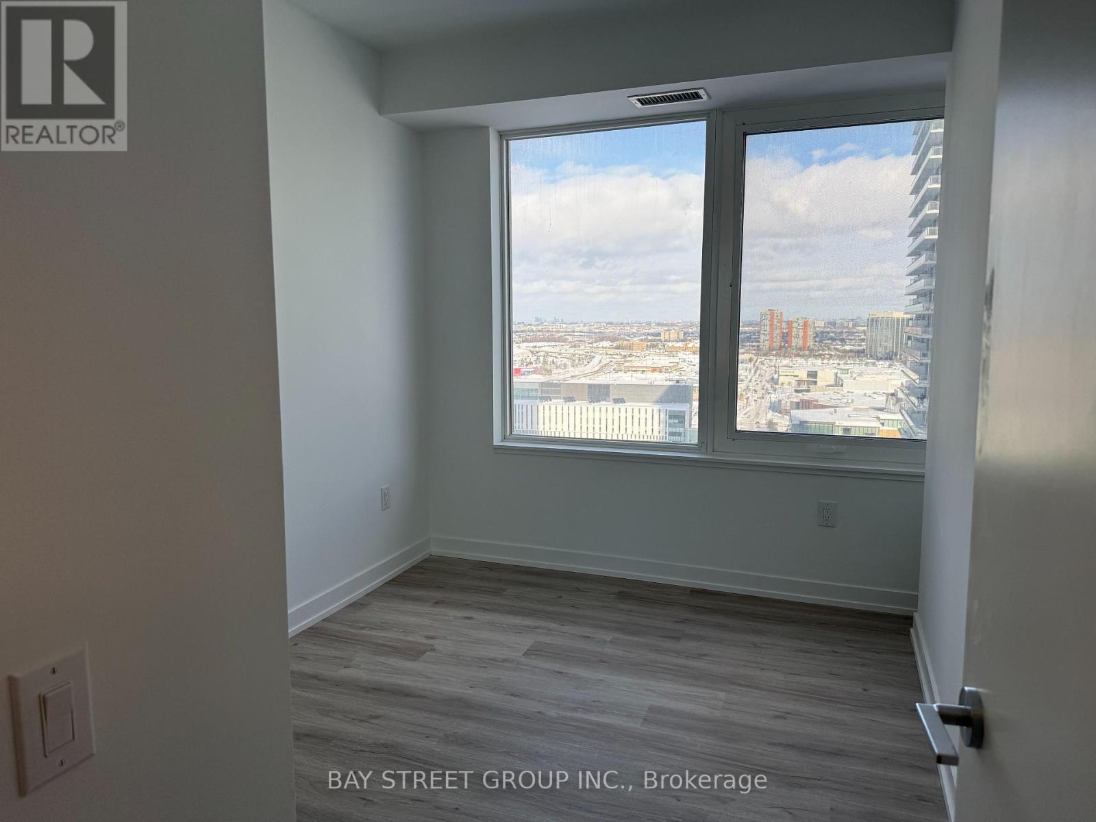 1605 - 395 Square One Drive, Mississauga, Ontario  L5B 0P6 - Photo 12 - W12737864