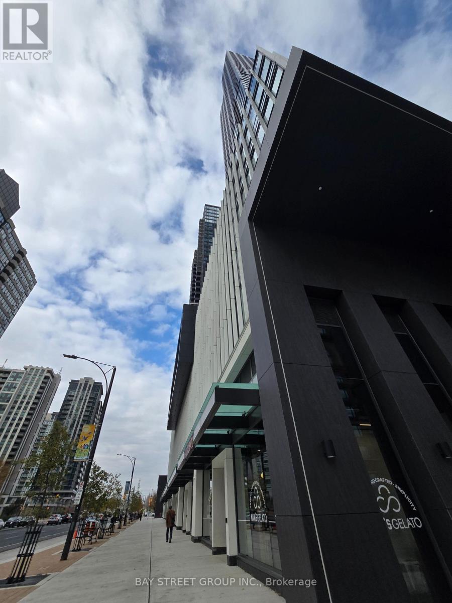 1605 - 395 Square One Drive, Mississauga, Ontario  L5B 0P6 - Photo 2 - W12737864