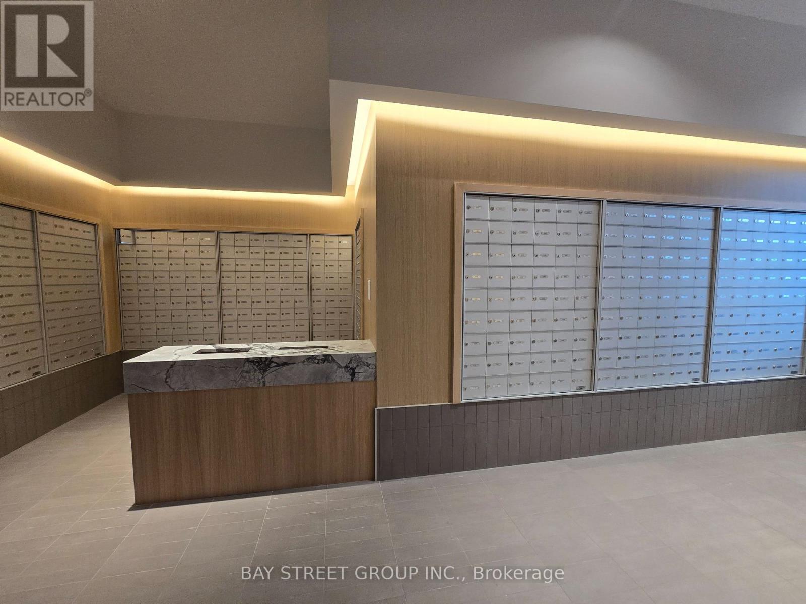 1605 - 395 Square One Drive, Mississauga, Ontario  L5B 0P6 - Photo 4 - W12737864