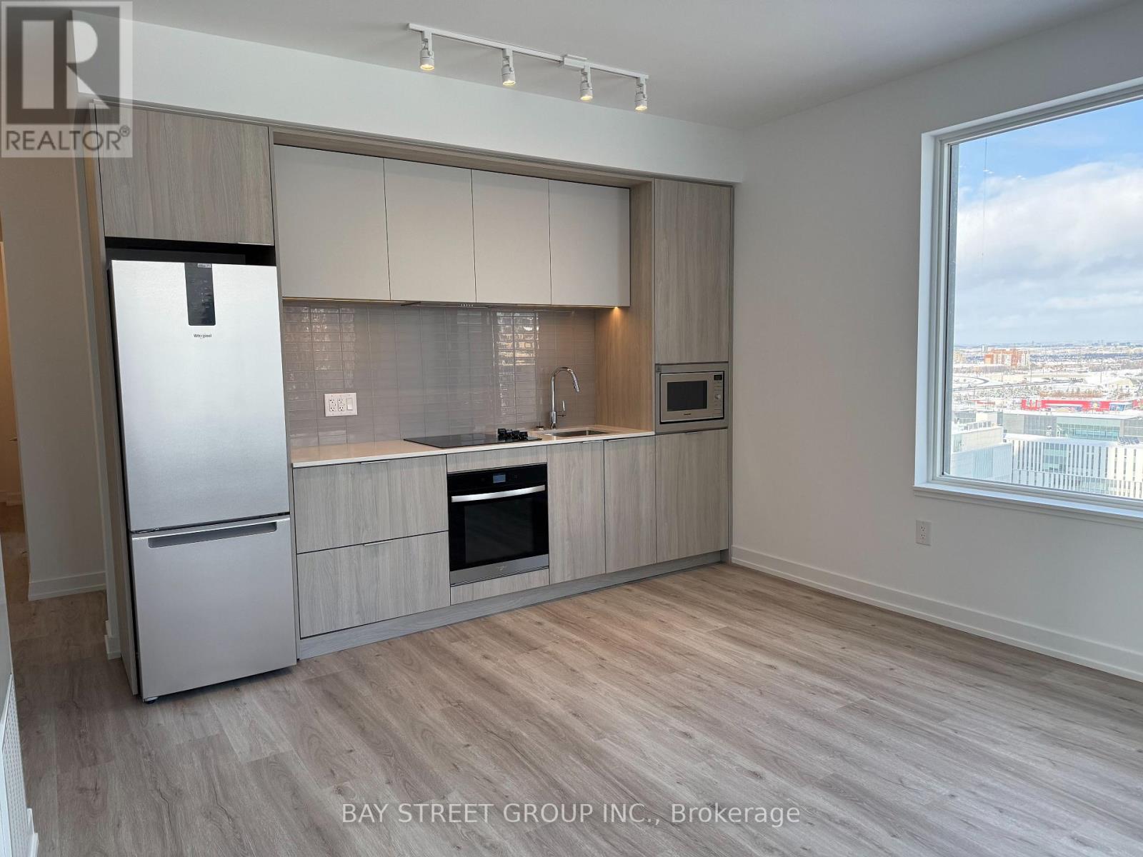 1605 - 395 Square One Drive, Mississauga, Ontario  L5B 0P6 - Photo 7 - W12737864