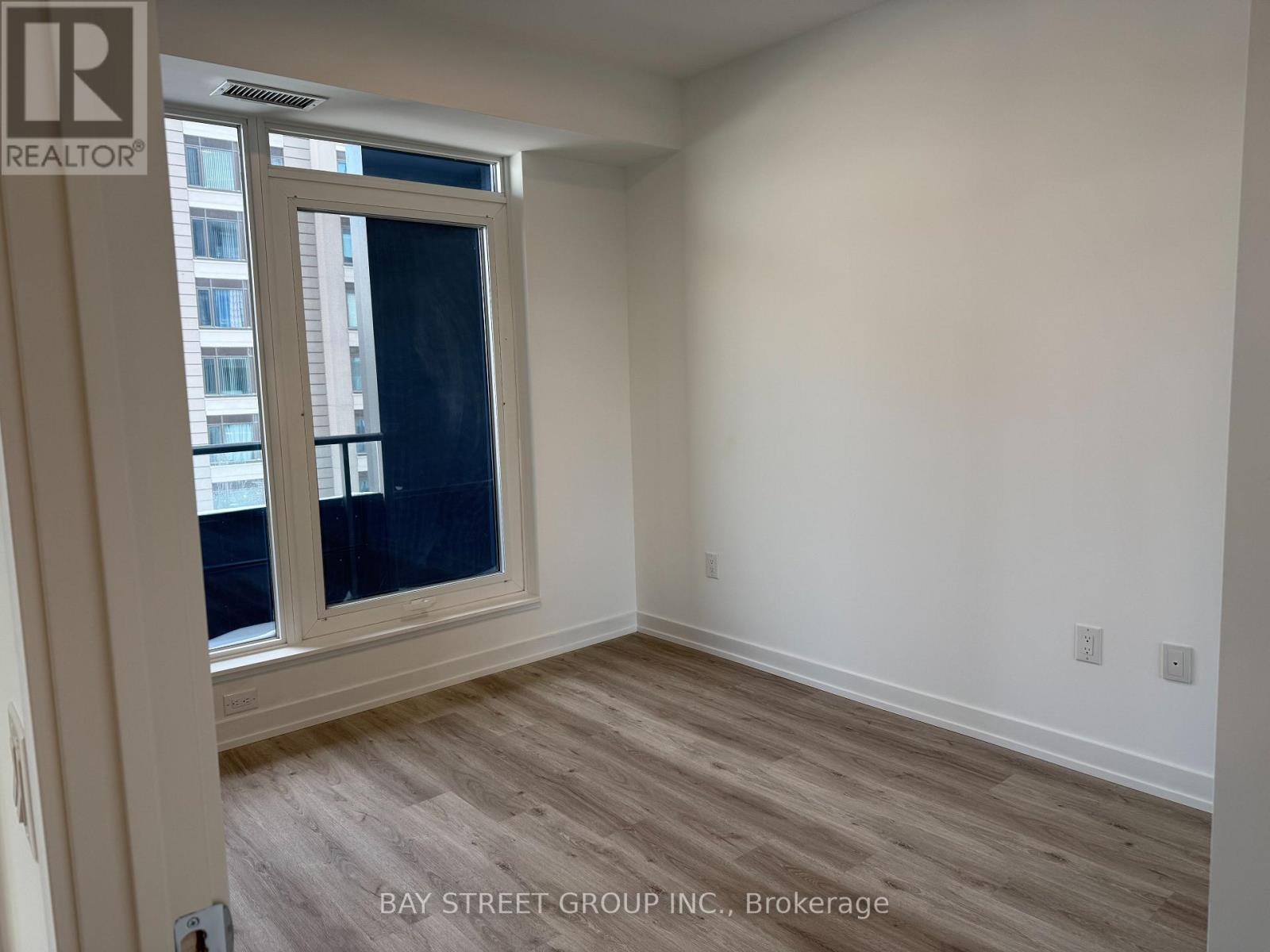 1605 - 395 Square One Drive, Mississauga, Ontario  L5B 0P6 - Photo 8 - W12737864