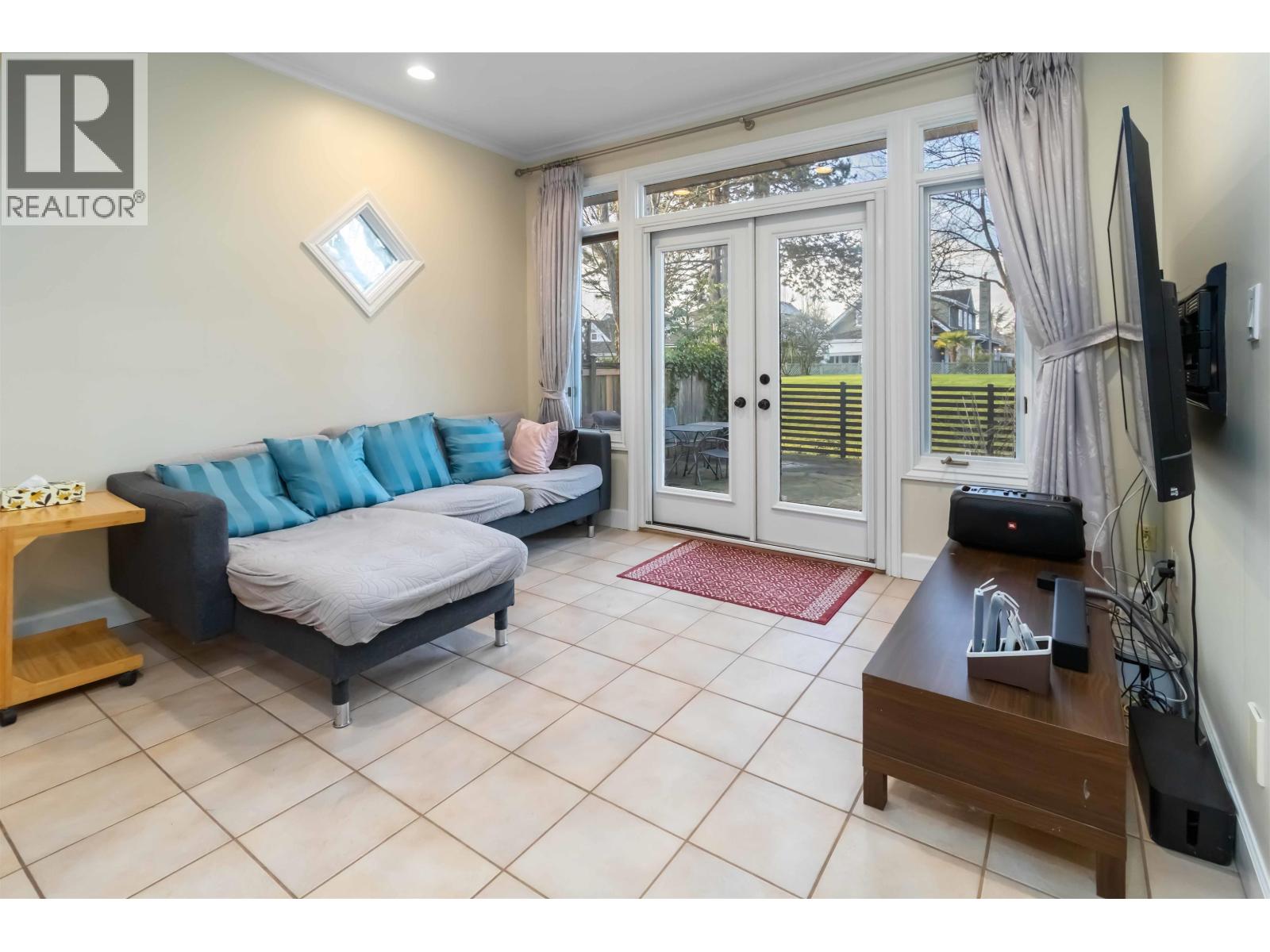 8405 Gillnet Place, Vancouver, British Columbia  V6P 6P7 - Photo 11 - R3084274