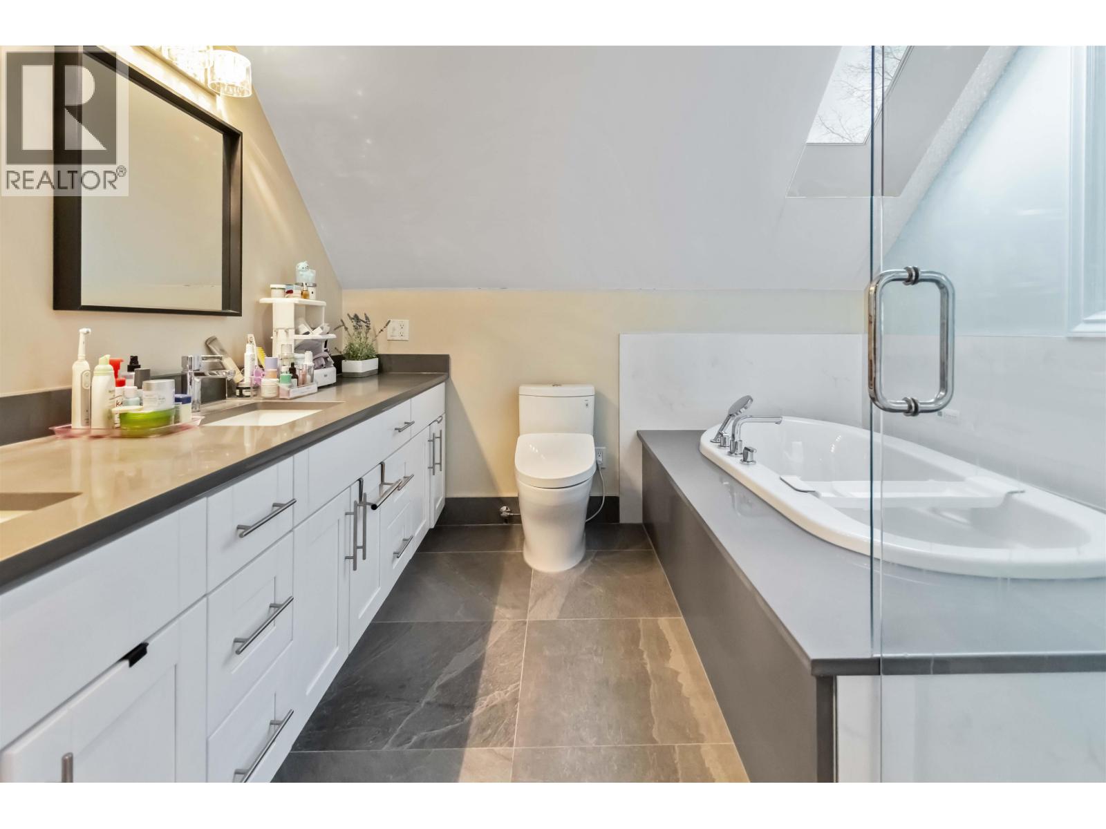 8405 Gillnet Place, Vancouver, British Columbia  V6P 6P7 - Photo 16 - R3084274